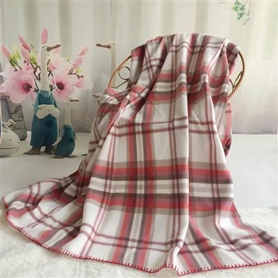 Selimut Polar Pom yang Nyaman