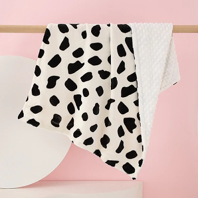 Selimut Minky Dots Untuk Bayi Baru Lahir