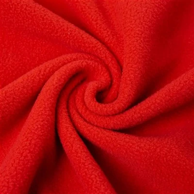 Selimut bulu kutub merah