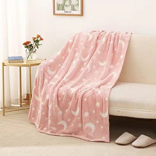 Unicorn bersinar di selimut gelap